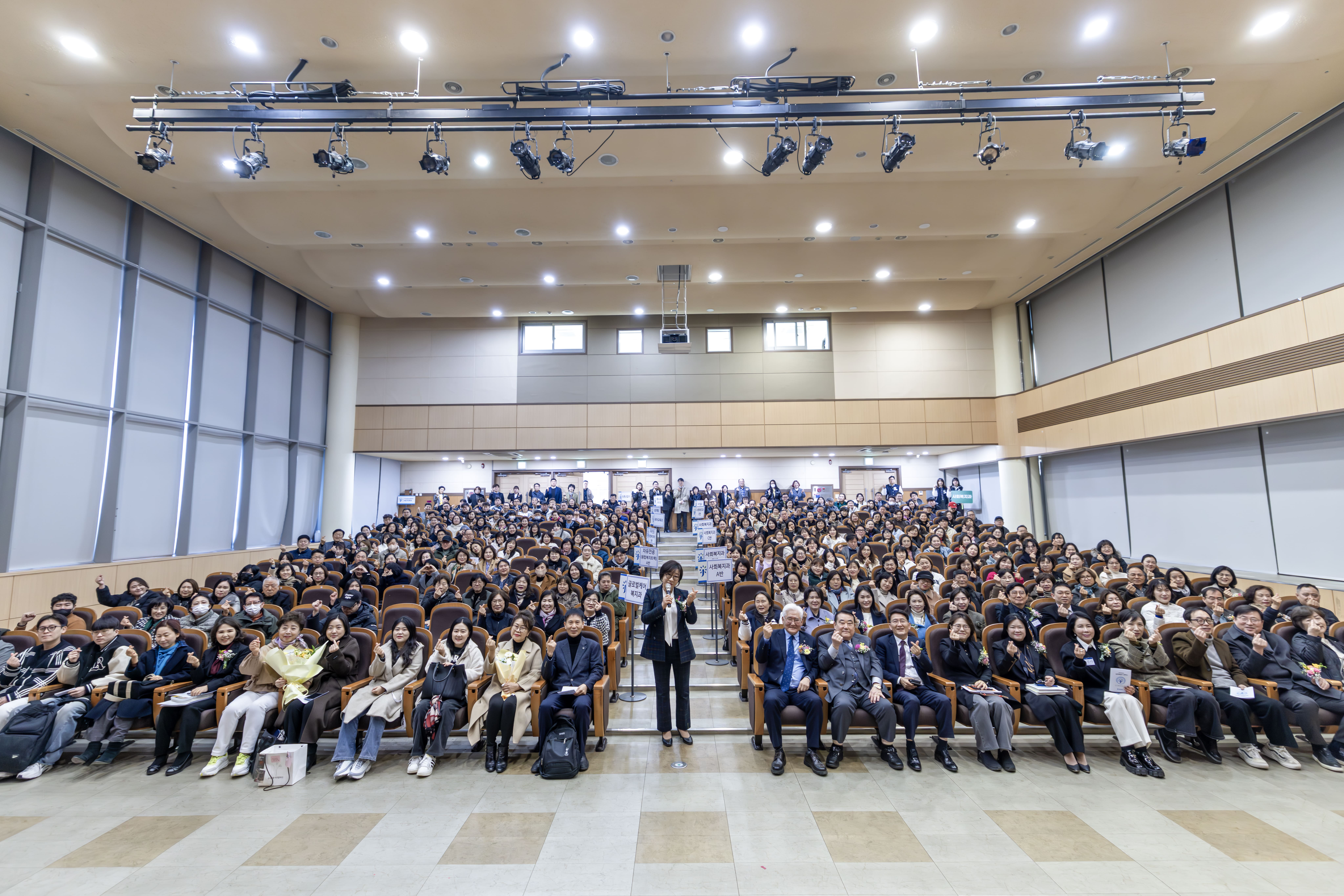 입학식_단체사진 (1).jpg 첨부 이미지